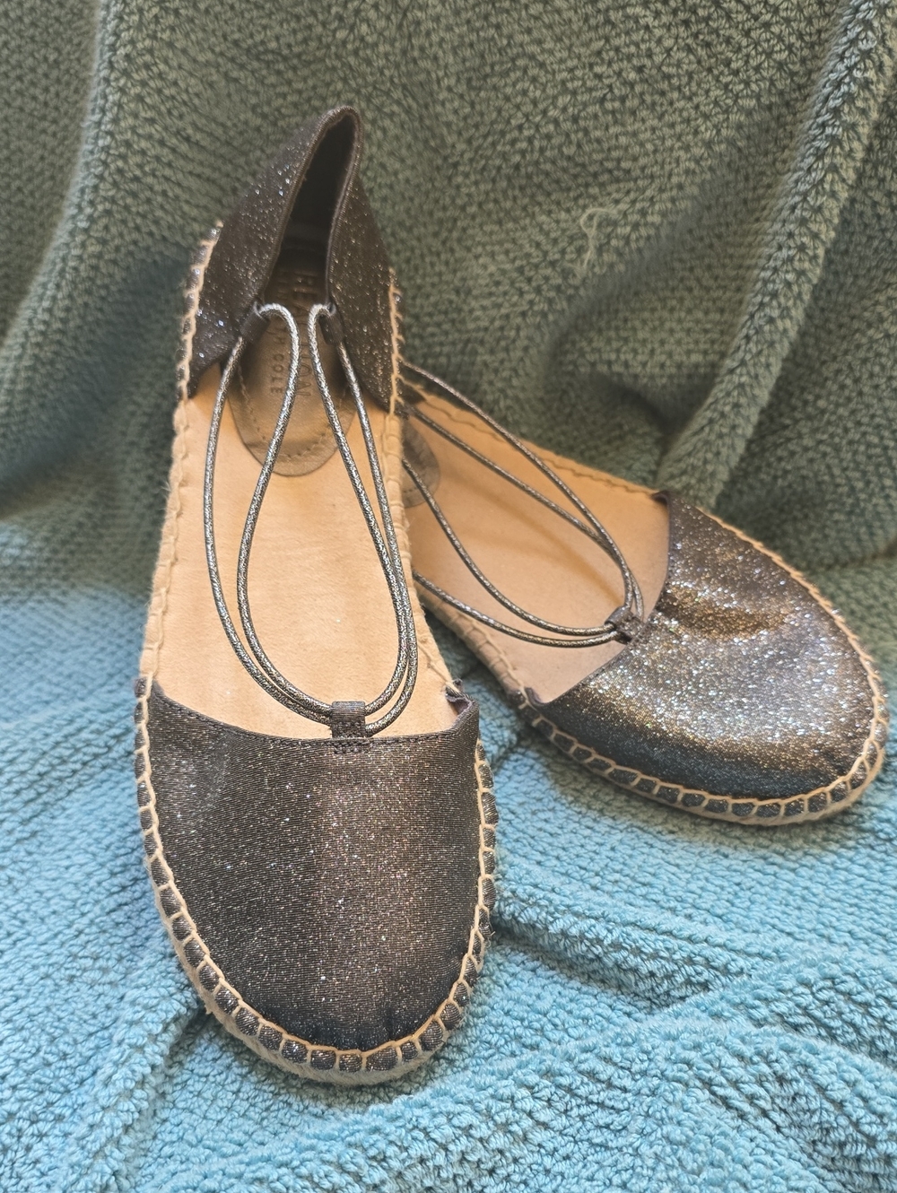 Kenneth Cole Reaction Women’s Glitter Espadrille Flats in Silver